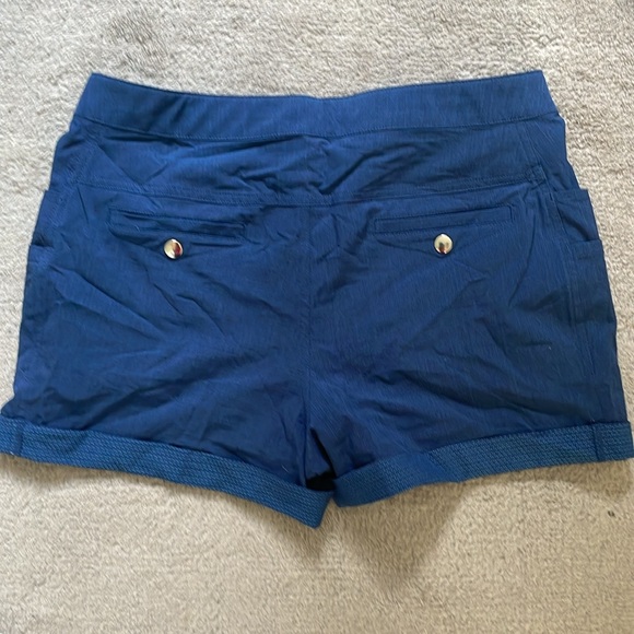 Zyia shorts - Picture 2 of 3